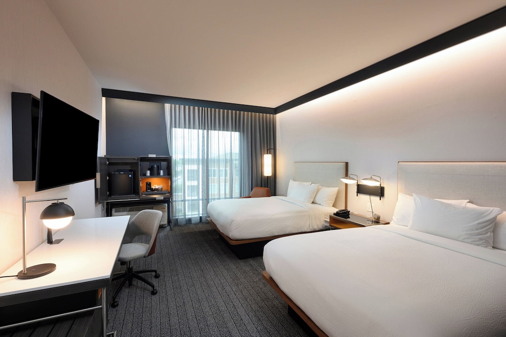 Room, 2 Queen Beds - Photo 1