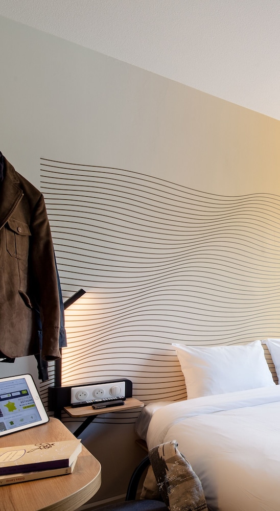 Double Room, Mobility Accessible thumbnail 5