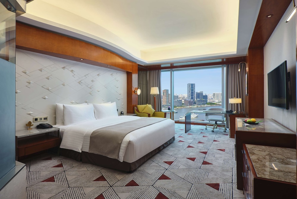 Club Bund View King Room