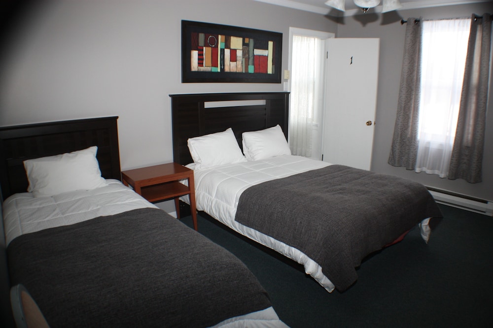 Triple Room / Standard, 1 Single and 1 Double bed - Photo 2