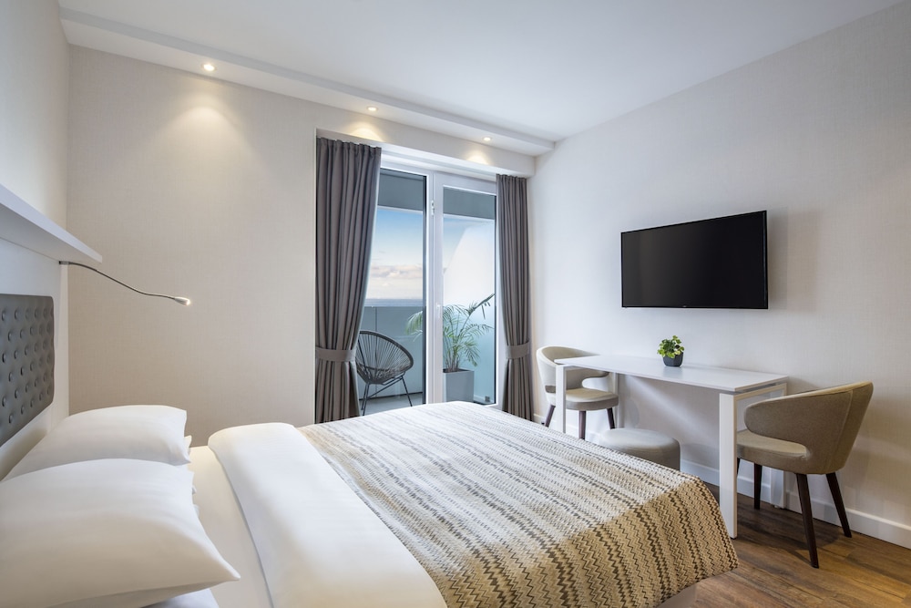 Classic Studio, 1 Bedroom, Sea View - Photo 7