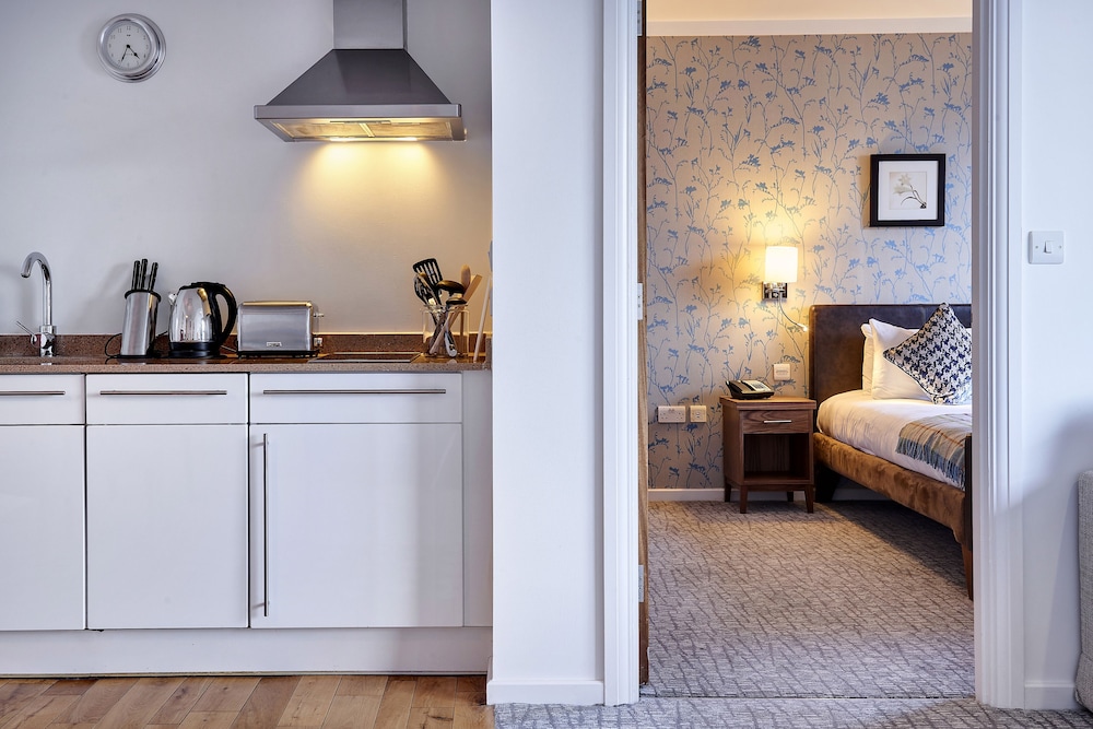Suite, 1 Bedroom, Kitchen - Photo 4