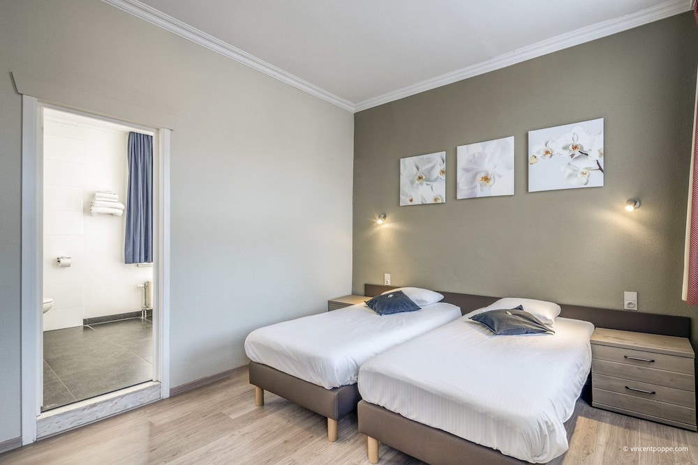 Standard Twin Room - Photo 1