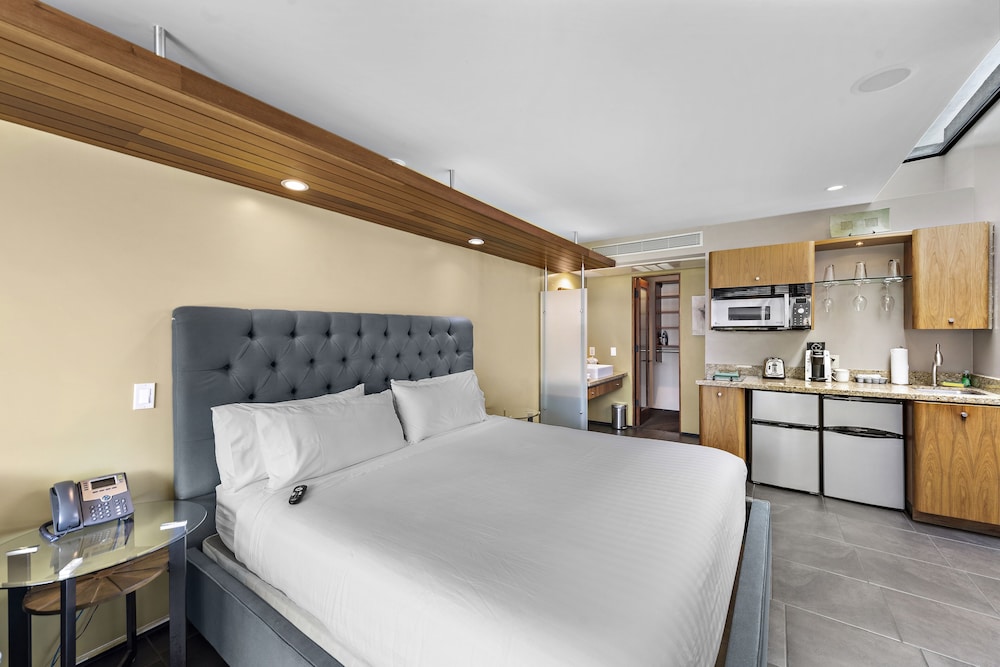 Deluxe Room, 1 King Bed (North Building)