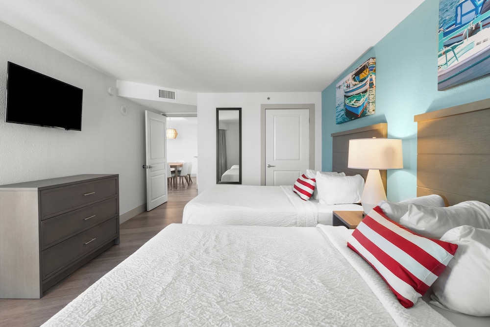 Mariner Oceanfront Deluxe Two Bedroom Condo - Photo 2