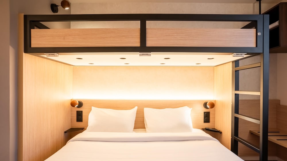 Standard Room, Multiple Beds photo 3