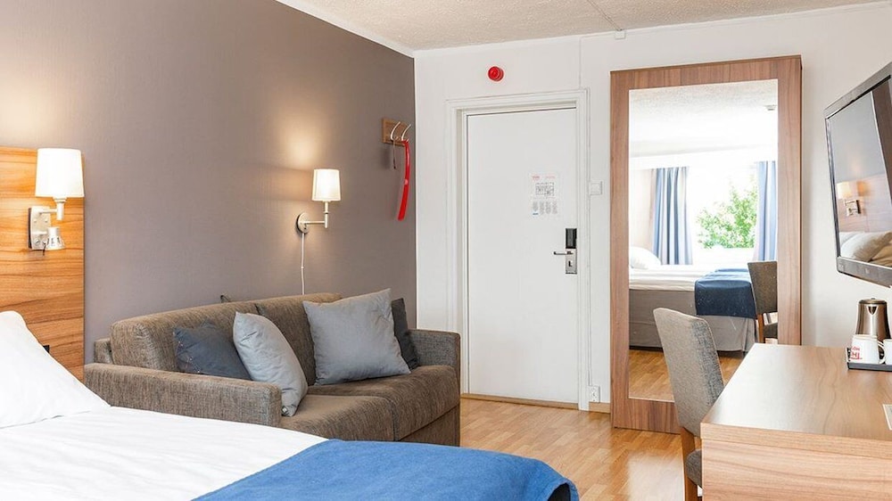 Family Room, 2 Double Beds, Non Smoking (Standard)