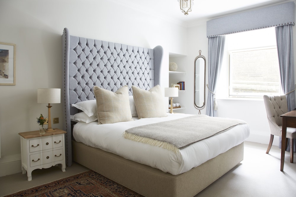 The House Superior Room (located at 5 Hampton Terrace) - Photo 7