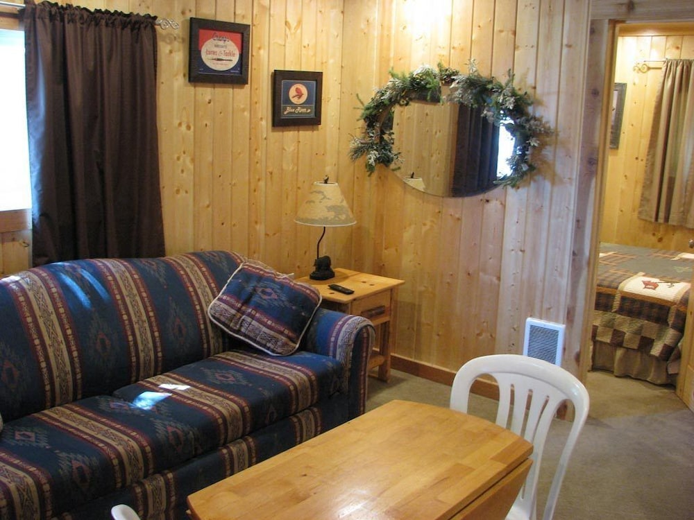 Cabin 2, 1 Queen Bed, Kitchenette