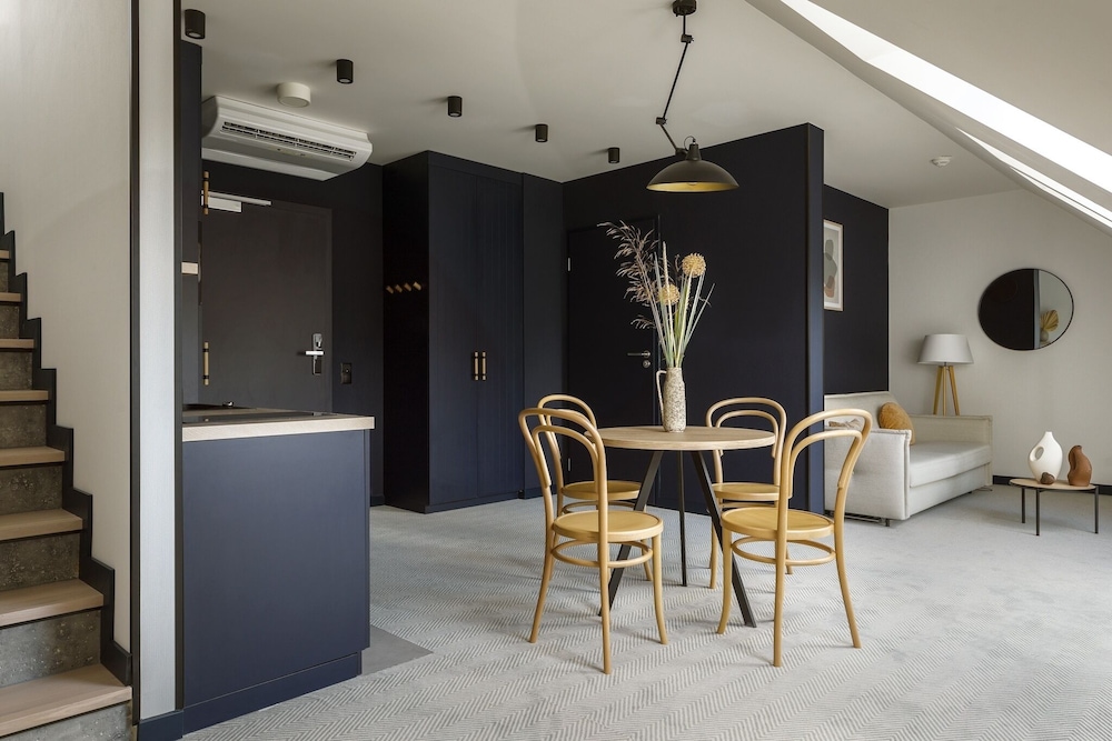 Two-level One-Bedroom Apartment - Photo 7