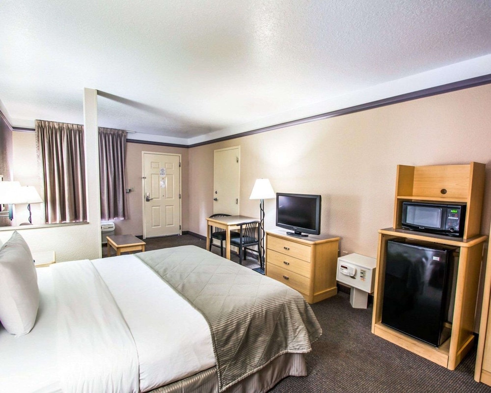 Suite, 1 Queen Bed with Sofa bed, Accessible, Non Smoking photo 2