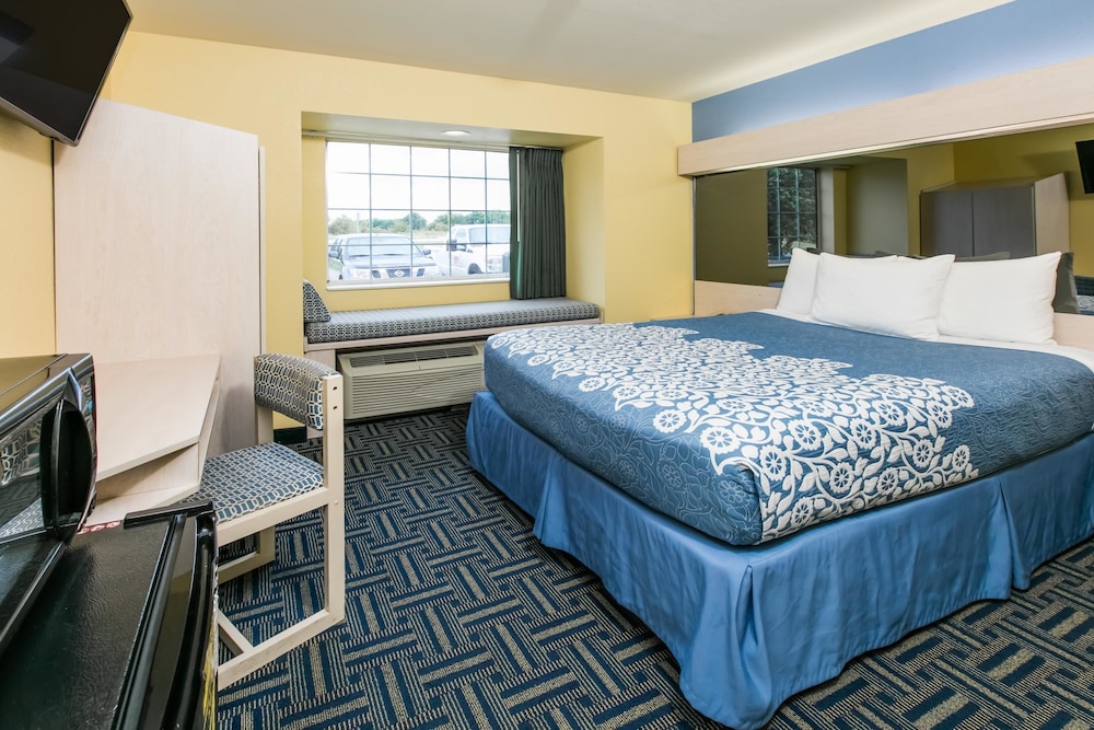 Standard Room, 1 Queen Bed, Accessible photo 1