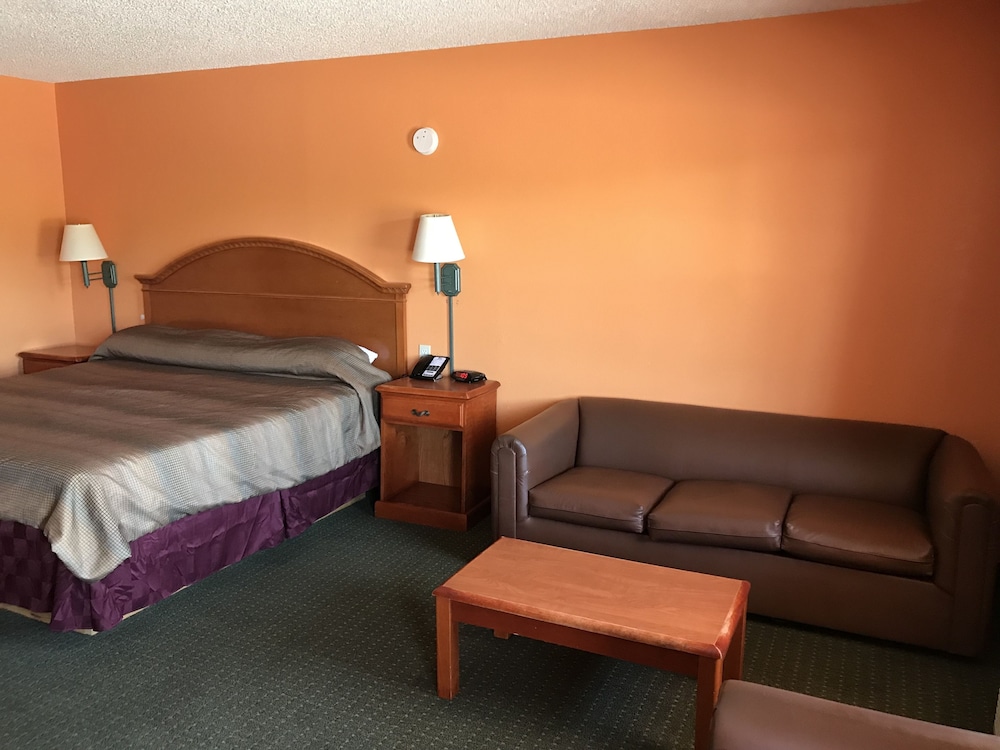 One King Bed, Non-Smoking photo 2