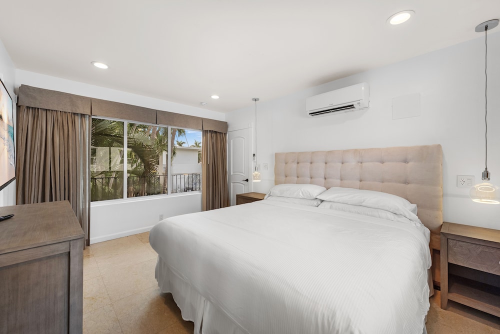 Deluxe Suite, 1 Bedroom, Partial Sea View photo 2