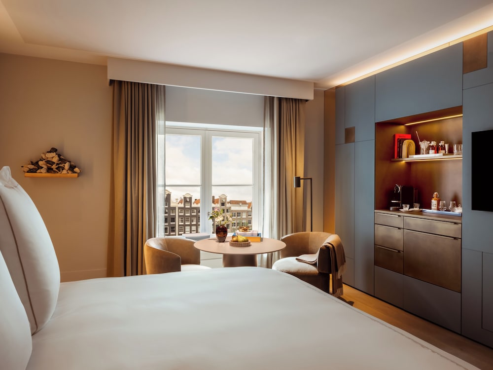 Grand Room, Canal View (Premier)