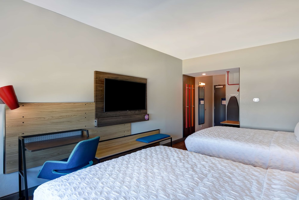 Room, 2 Queen Beds, Accessible, Bathtub photo 2
