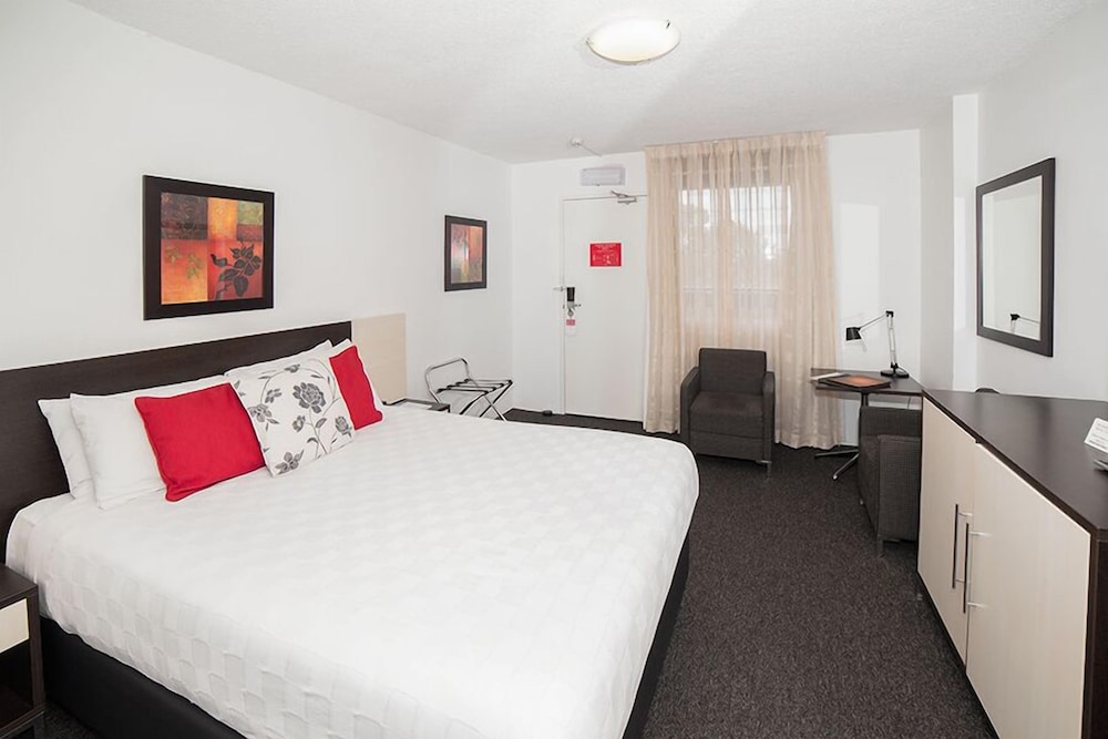 Standard Apartment, 2 Bedrooms, Non Smoking, Kitchen (Twin Apartment 14 Nights) photo 2