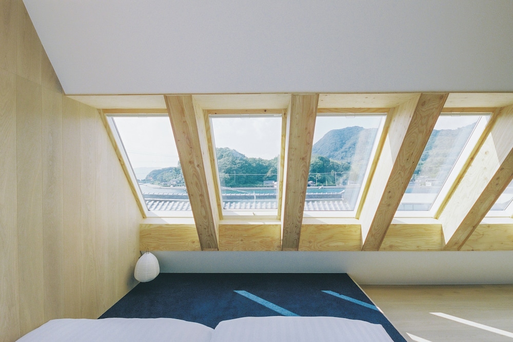 Studio Suite, 3 Twin Beds, Balcony, Sea View photo 2