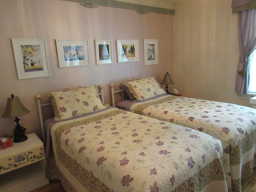 Lilac Room, 2 Single Beds ( park view ) photo 3