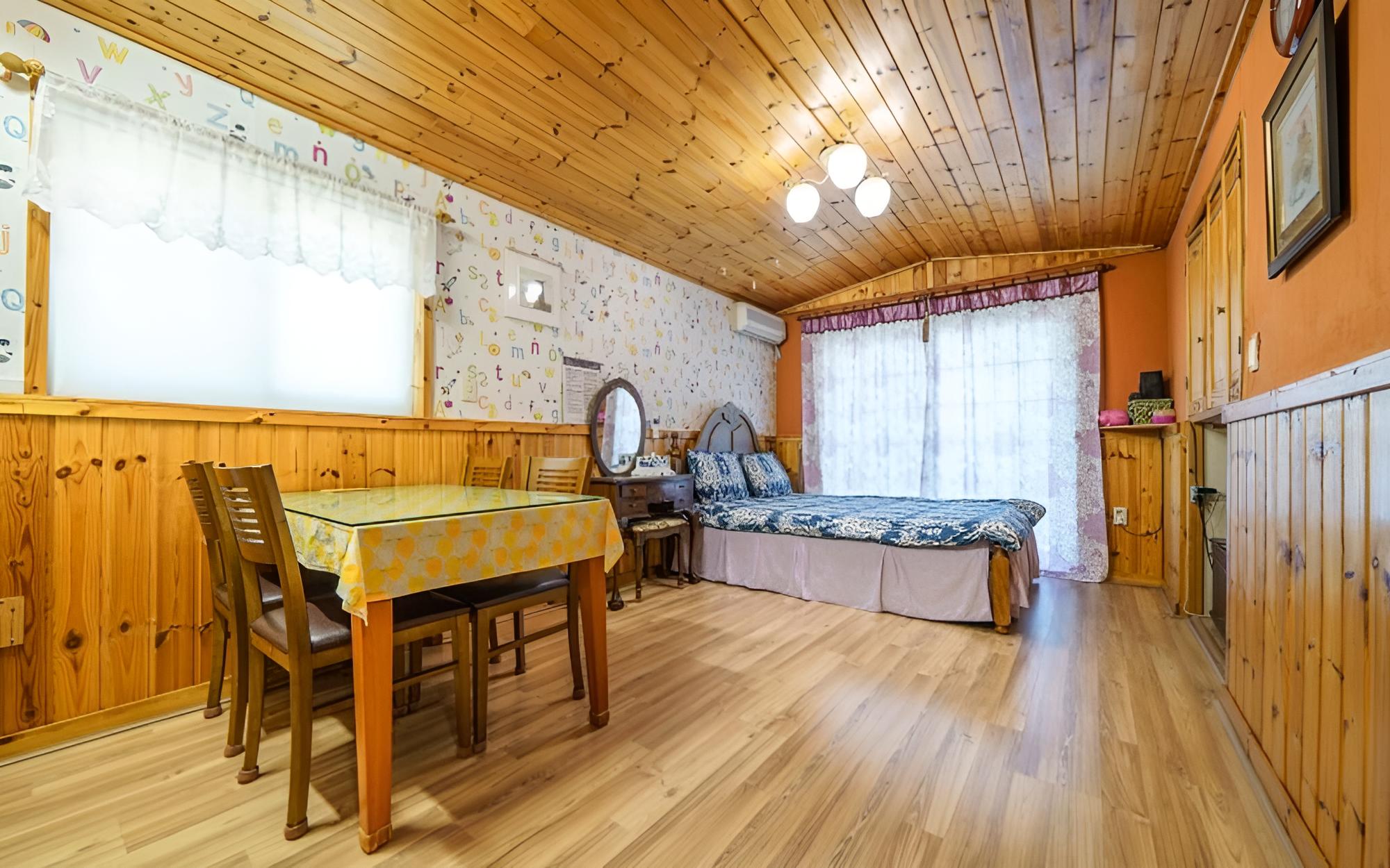 Room (Megrez)