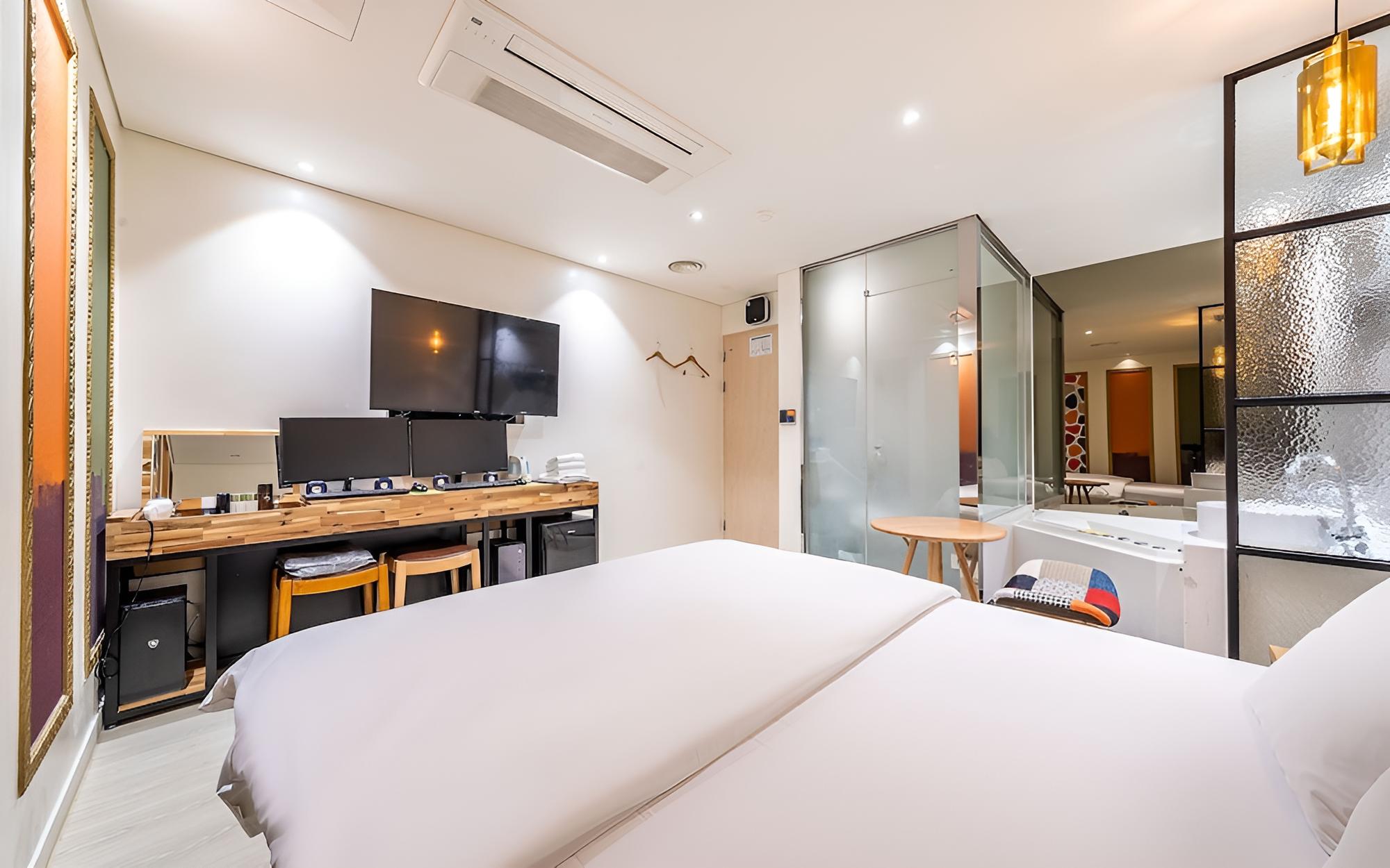 Room (Deluxe plus)