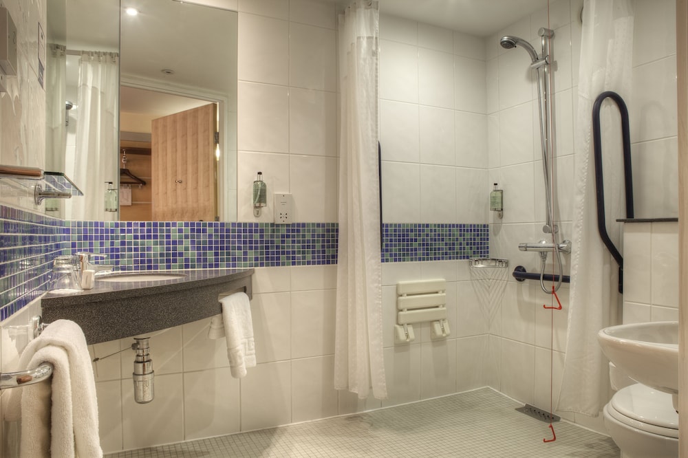 Standard Room, 1 Double Bed, Accessible (with Free Hot Breakfast) - Photo 10