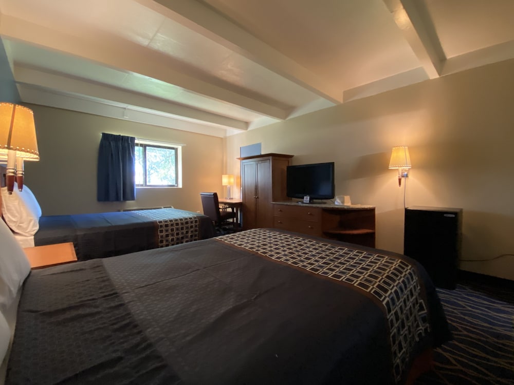 Signature Suite, 2 Double Beds, Smoking photo 1