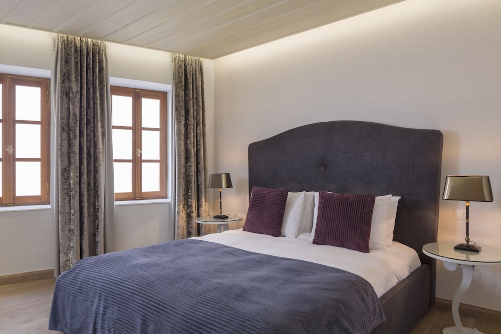 Executive Suite - Photo 6