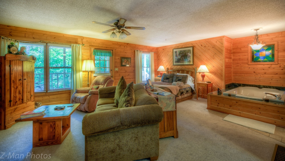 Deluxe Cabin, 1 King Bed with Sofa bed, Non Smoking, Jetted Tub