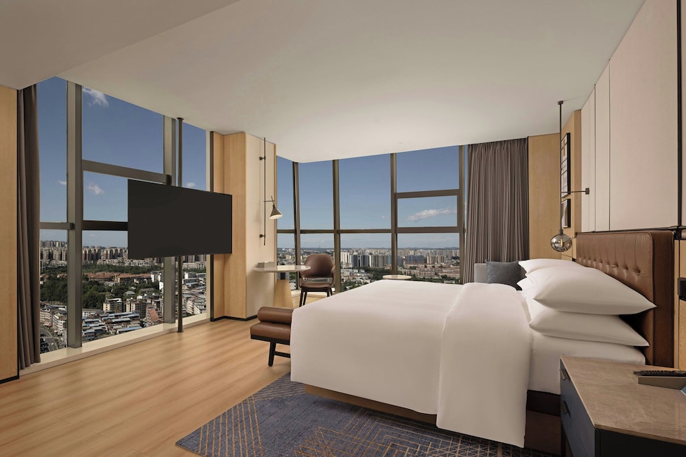 Room, 1 King Bed, Smoking, City View