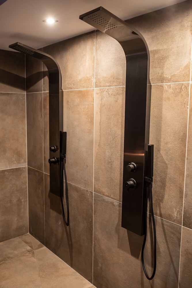 Deluxe Suite, Hot Tub - Photo 43