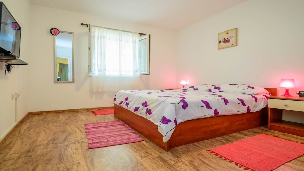 Traditional House, Beachside