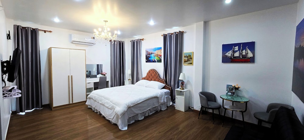 Deluxe Room, 1 King Bed with Sofa bed, Balcony, Lake View photo 1