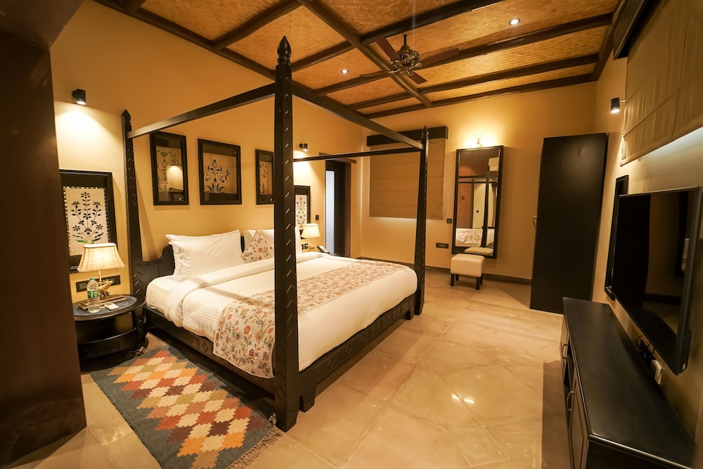 Elegant Room with Balcony