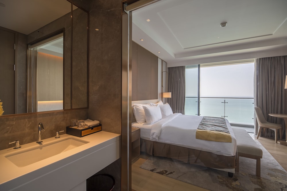 Sunshine Bay Suite photo 2