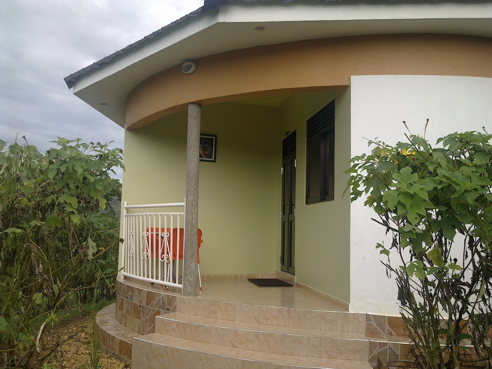 Executive Cottage, Garden Area photo 3