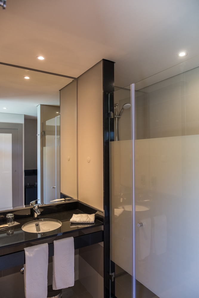 Suite - Photo 9