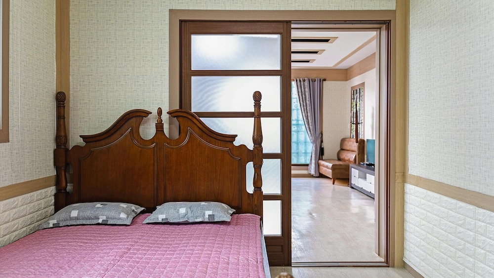 Basic Room, 1 Bedroom (102(Oceanview)) - Photo 9