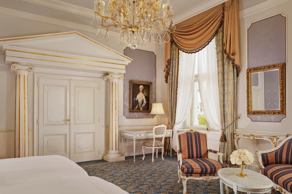 Junior Suite, 2 Twin Beds, City View
