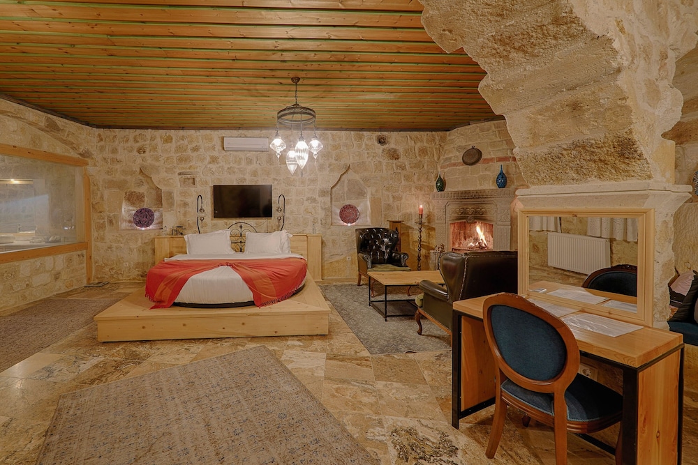 Superior Suite - Photo 2