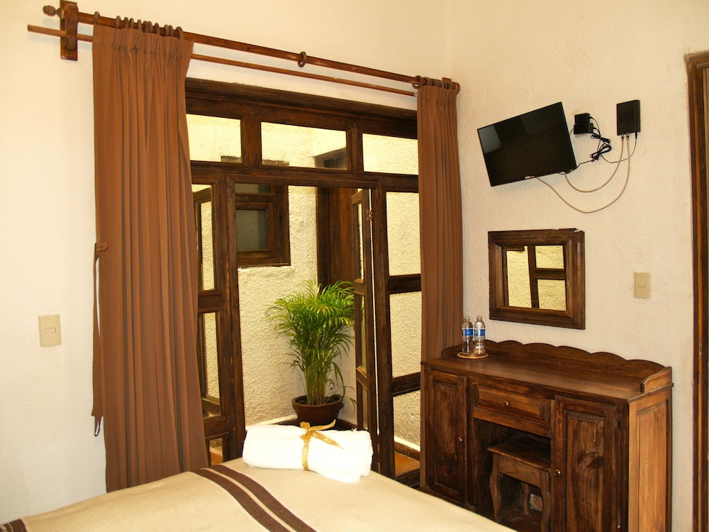Standard Single Room, 1 Queen Bed, Private Bathroom photo 1