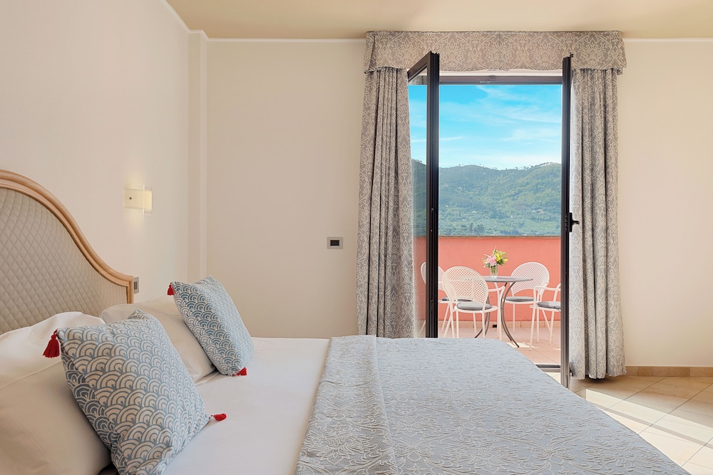 Superior Double Room, Balcony - Photo 5