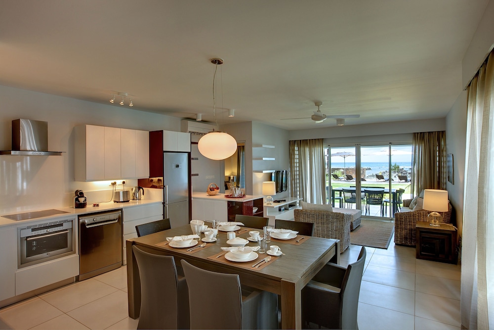 Apartment, 3 Bedrooms, Beachfront photo 2