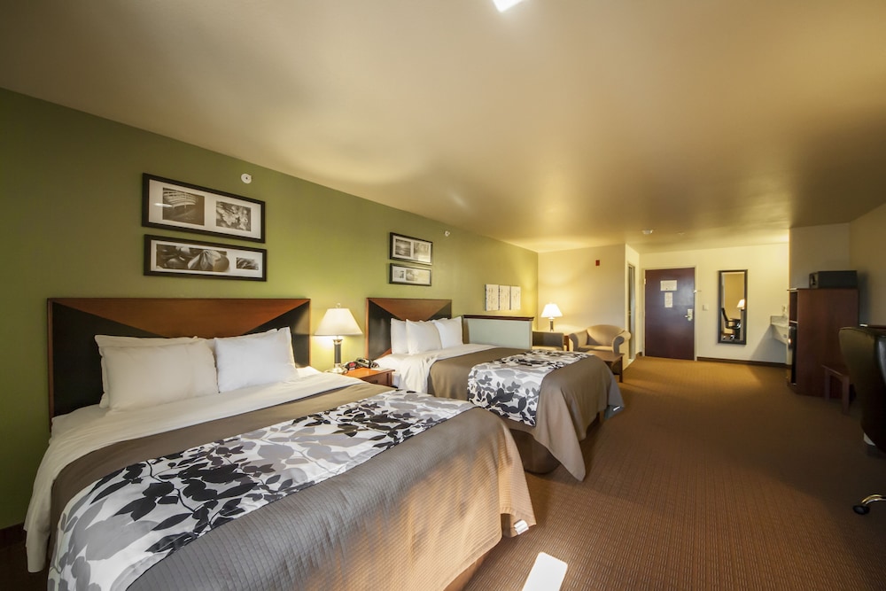 Standard Room, 2 Queen Beds, Non Smoking - Photo 1