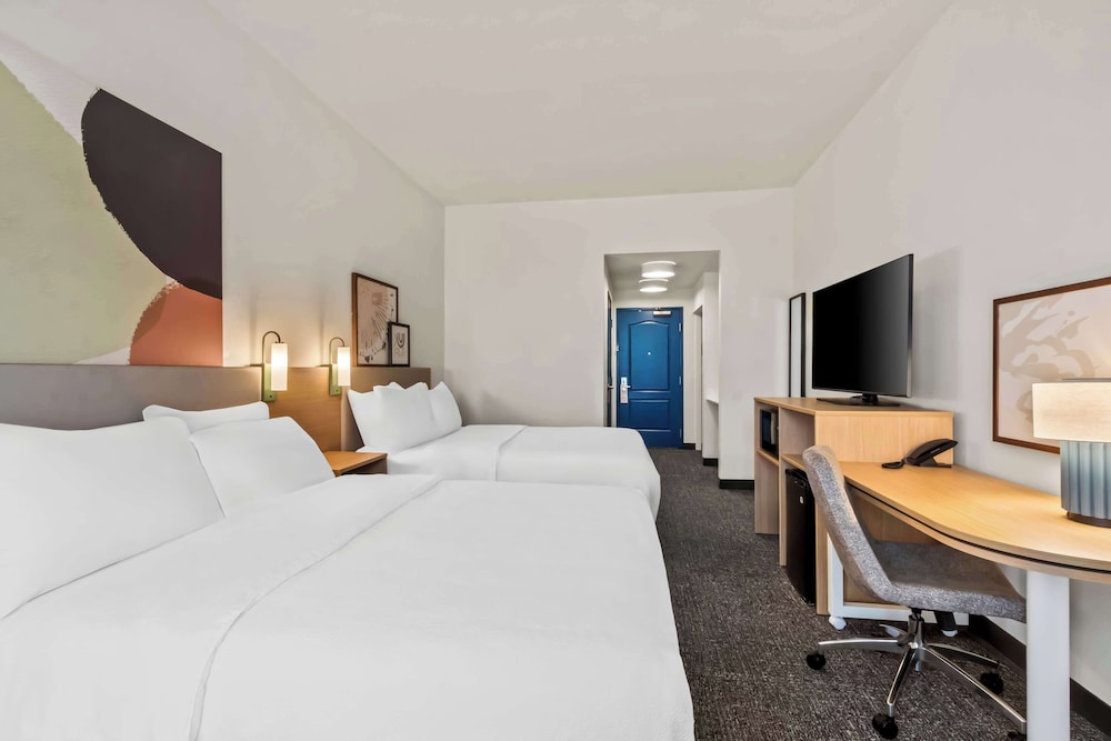 Room, 2 Queen Beds - Photo 6
