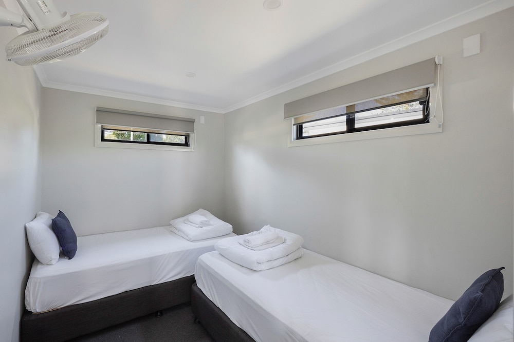 Deluxe Cabin - Sleeps 4 photo 2