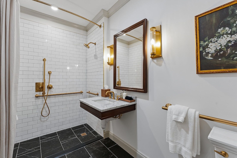 Classic Room, 1 King Bed, Accessible