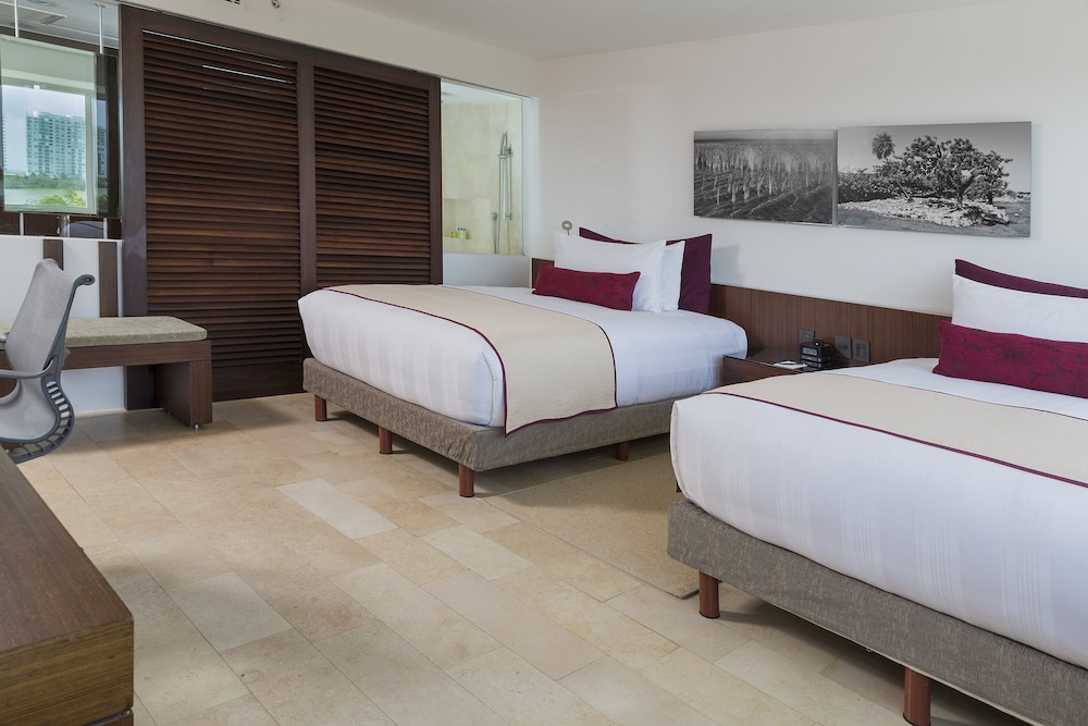 Room, 2 Queen Beds, Accessible