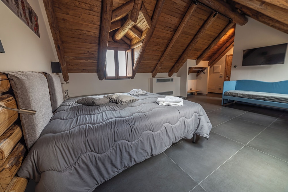 Superior Quadruple Room, Multiple Beds, Ensuite, Sea View - Photo 3