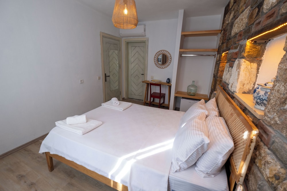 Double Room, 1 Queen Bed (Annex Building - Ground Floor) photo 1
